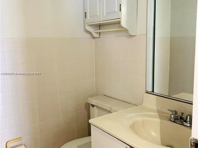 17570 Atlantic Blvd # 312, Sunny Isles Beach FL 33160