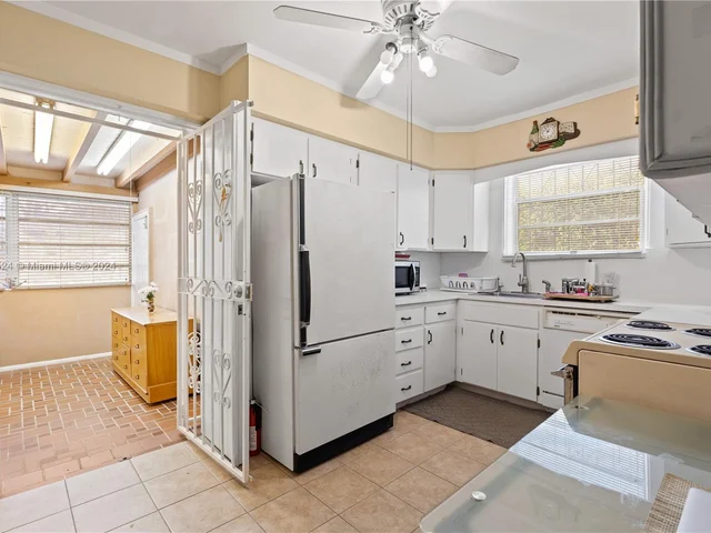 1278 SW 21st St, Miami FL 33145