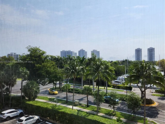 3375 N Country Club Dr # 304, Aventura FL 33180