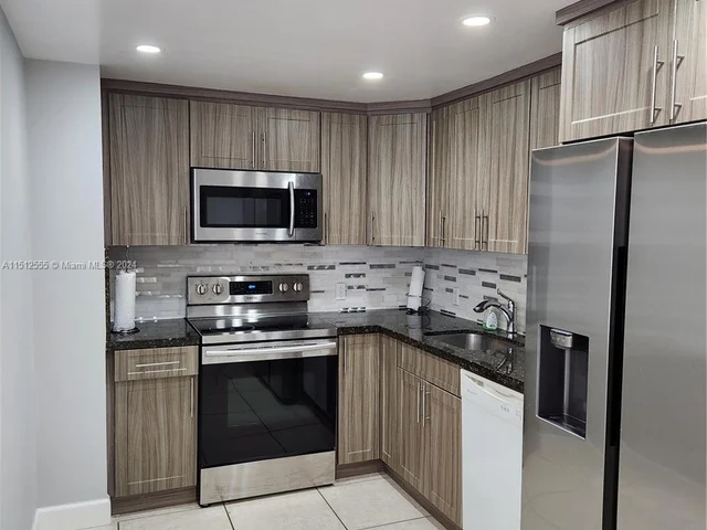 3375 N Country Club Dr # 304, Aventura FL 33180