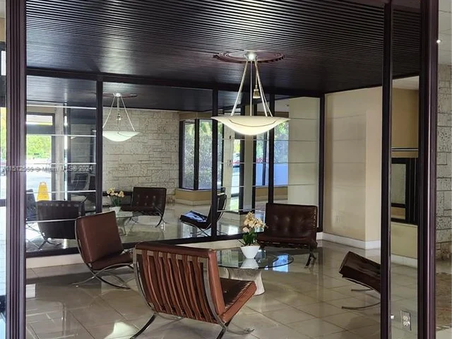 3375 N Country Club Dr # 304, Aventura FL 33180