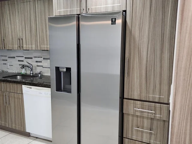 3375 N Country Club Dr # 304, Aventura FL 33180