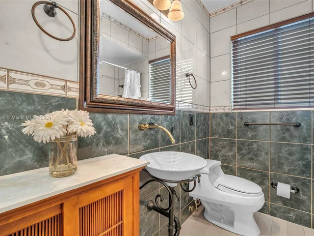 1206 Adams St, Hollywood FL 33019