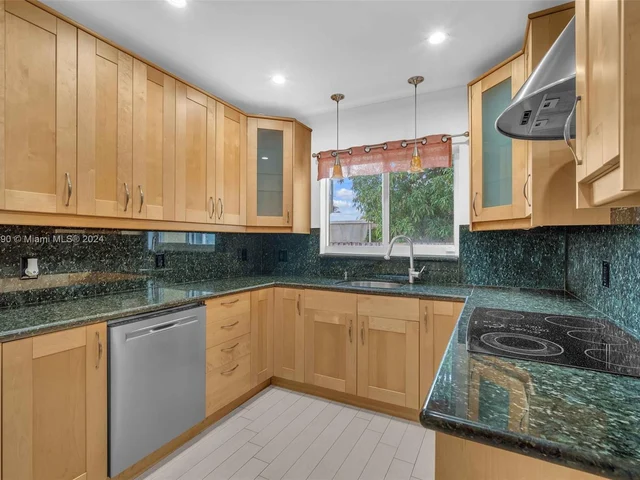 1206 Adams St, Hollywood FL 33019