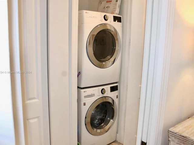 1607 Ponce De Leon Blvd # 8D, Coral Gables FL 33134