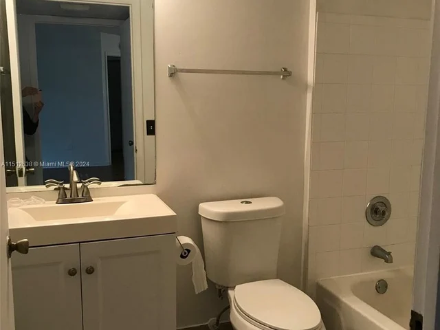 470 S Park Rd # 208, Hollywood FL 33021