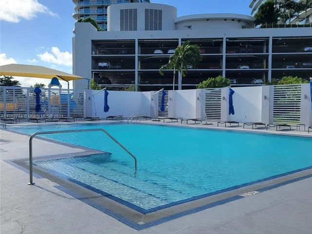 14951 Royal Oaks Ln # 2502, North Miami FL 33181