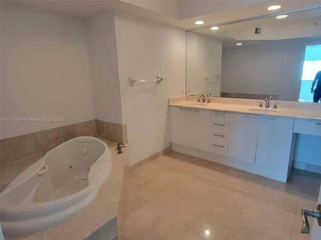 14951 Royal Oaks Ln # 2502, North Miami FL 33181