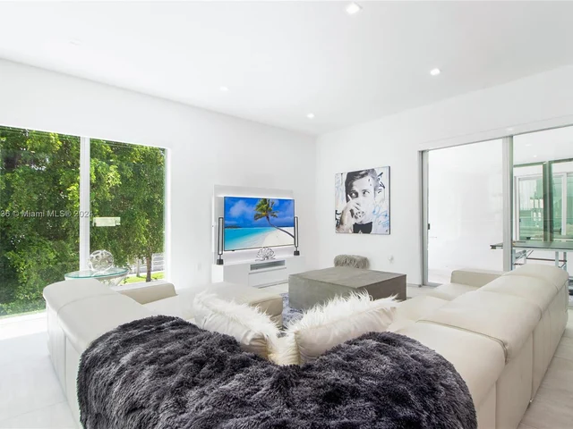 1500 SW 4th Ave, Miami FL 33129