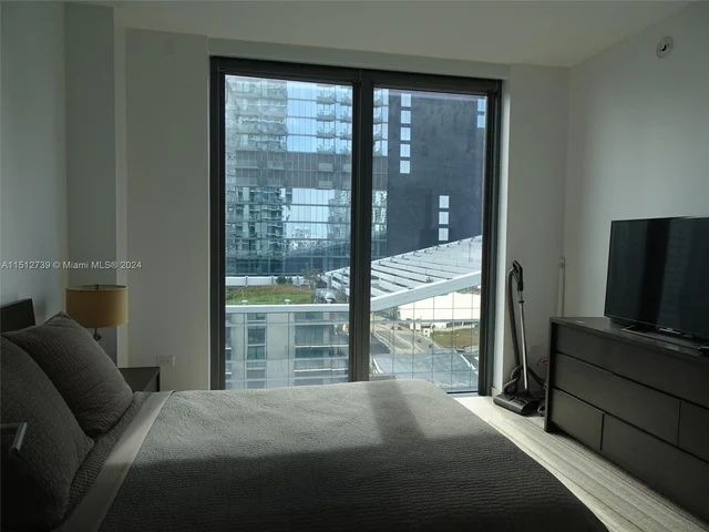 68 SE 6th St # 1802, Miami FL 33131