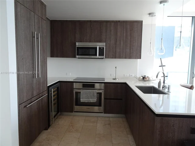 68 SE 6th St # 1802, Miami FL 33131