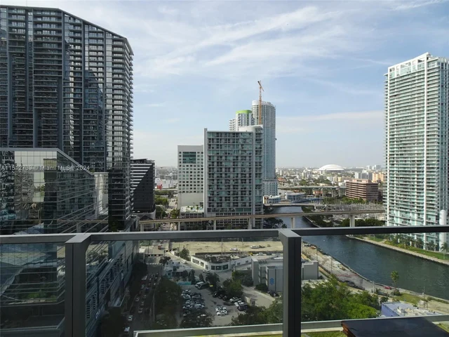 68 SE 6th St # 1802, Miami FL 33131