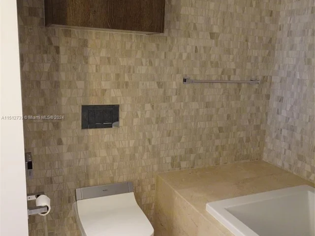 68 SE 6th St # 1802, Miami FL 33131