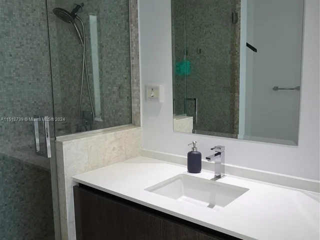 68 SE 6th St # 1802, Miami FL 33131