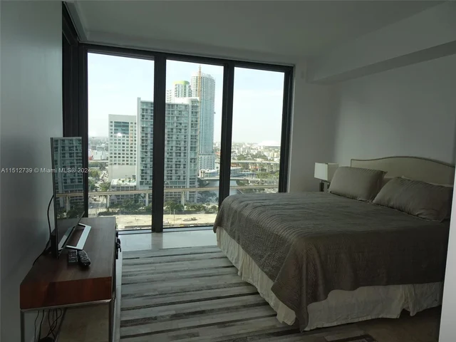 68 SE 6th St # 1802, Miami FL 33131