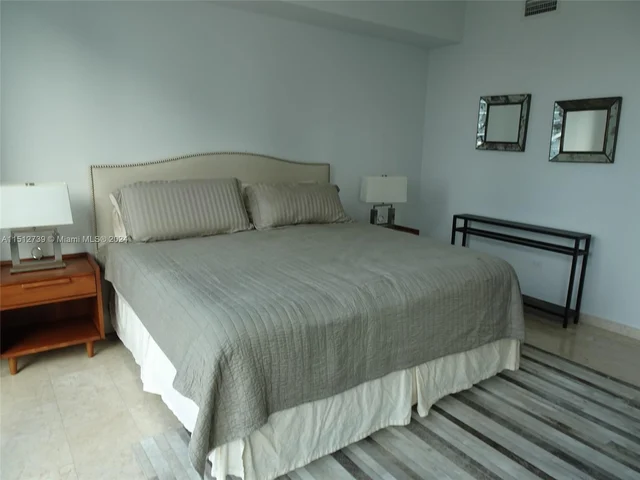 68 SE 6th St # 1802, Miami FL 33131