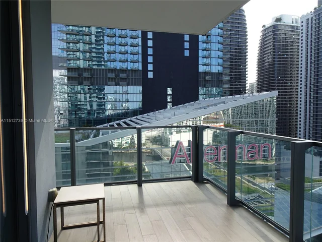 68 SE 6th St # 1802, Miami FL 33131