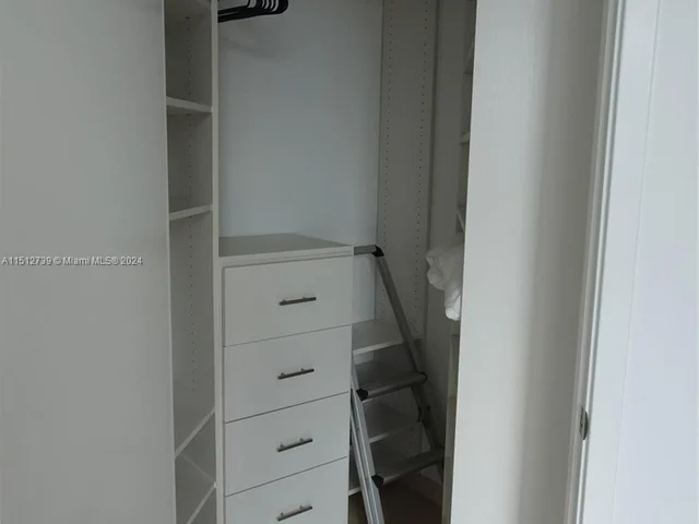 68 SE 6th St # 1802, Miami FL 33131