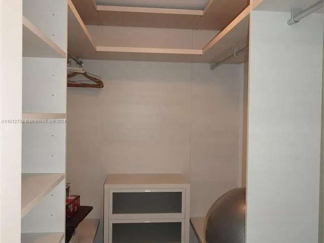 68 SE 6th St # 1802, Miami FL 33131