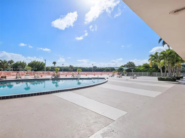 400 Kings Point Dr # 523, Sunny Isles Beach FL 33160