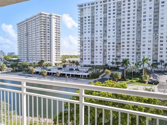 400 Kings Point Dr # 523, Sunny Isles Beach FL 33160