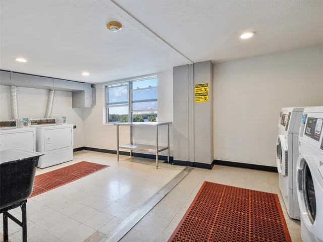 400 Kings Point Dr # 523, Sunny Isles Beach FL 33160