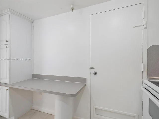 400 Kings Point Dr # 523, Sunny Isles Beach FL 33160