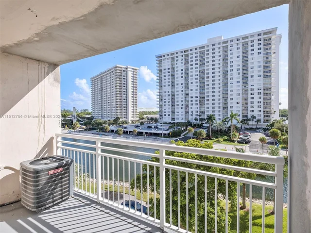 400 Kings Point Dr # 523, Sunny Isles Beach FL 33160