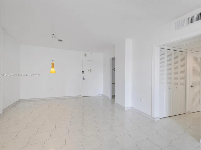 400 Kings Point Dr # 523, Sunny Isles Beach FL 33160