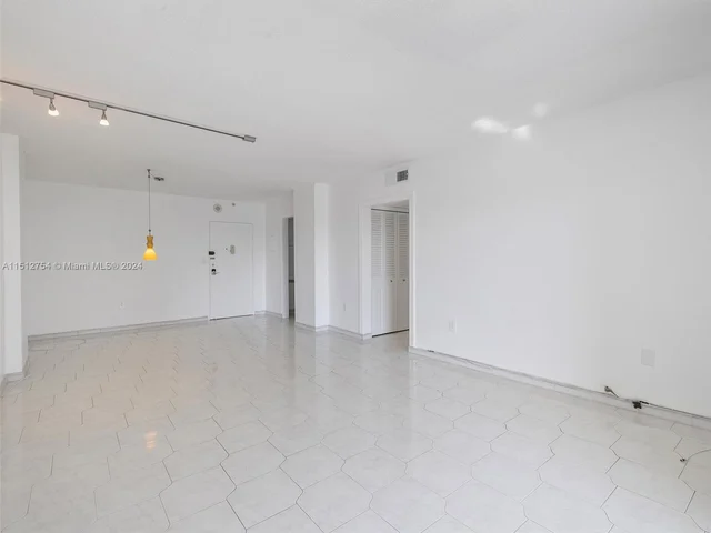 400 Kings Point Dr # 523, Sunny Isles Beach FL 33160