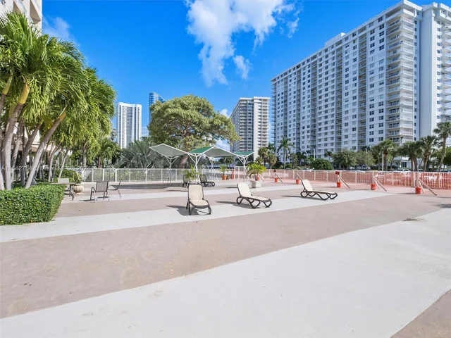 400 Kings Point Dr # 523, Sunny Isles Beach FL 33160