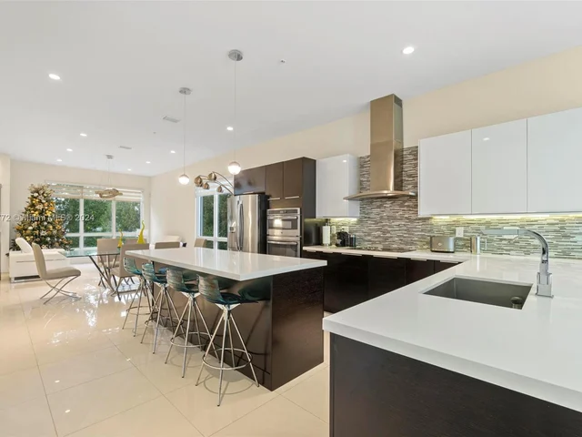 6671 NW 105th Ave, Doral FL 33178