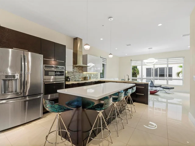 6671 NW 105th Ave, Doral FL 33178