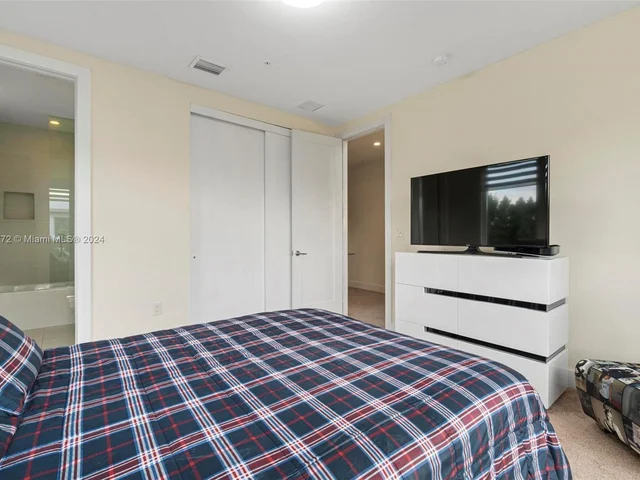 6671 NW 105th Ave, Doral FL 33178