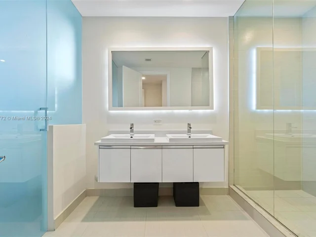 6671 NW 105th Ave, Doral FL 33178