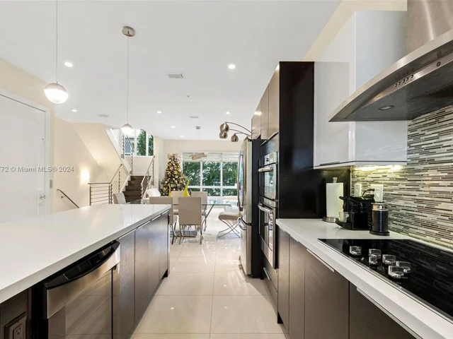 6671 NW 105th Ave, Doral FL 33178