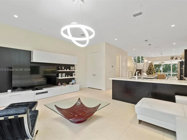 6671 NW 105th Ave, Doral FL 33178