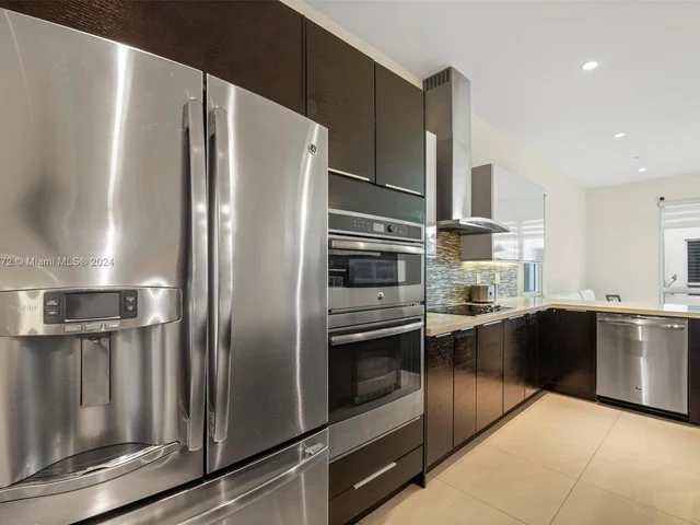 6671 NW 105th Ave, Doral FL 33178