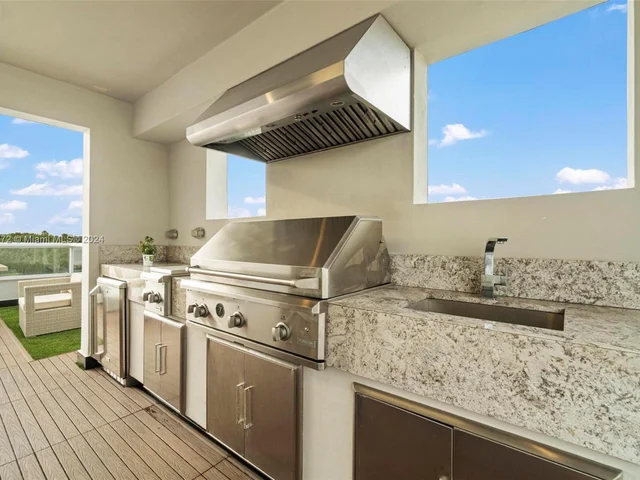 6671 NW 105th Ave, Doral FL 33178