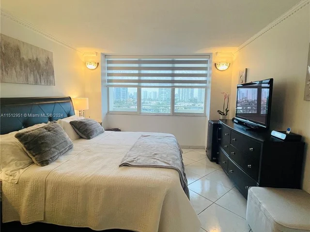 3180 S Ocean Dr # 1022, Hallandale Beach FL 33009