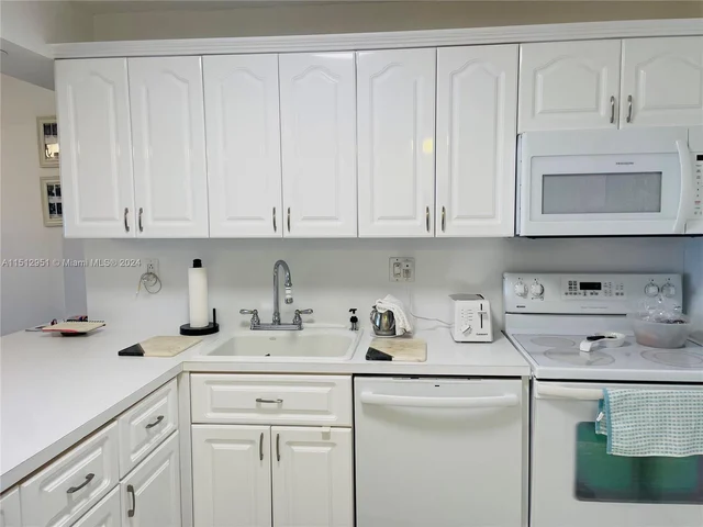 3180 S Ocean Dr # 1022, Hallandale Beach FL 33009