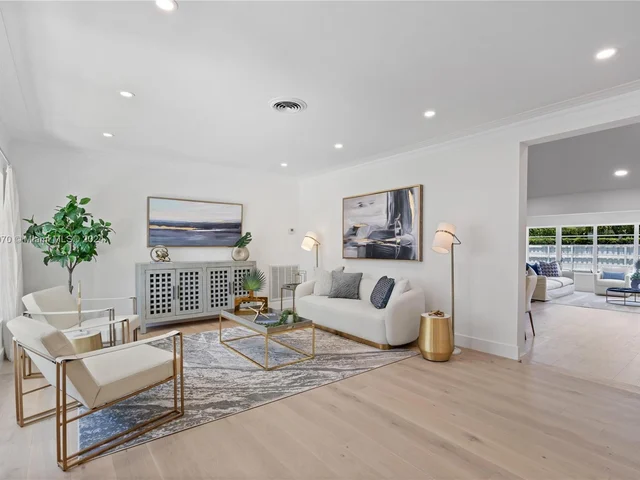 1033 W 47th St, Miami Beach FL 33140