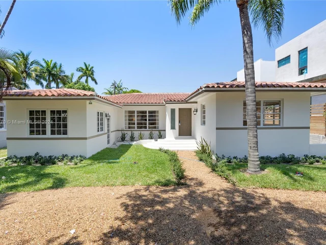 1033 W 47th St, Miami Beach FL 33140