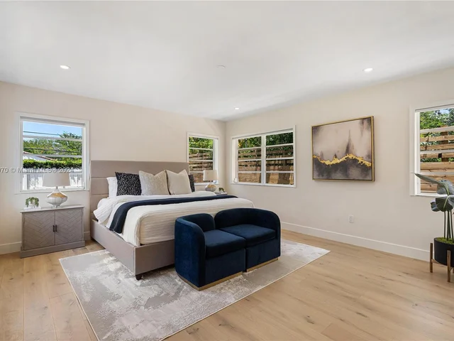 1033 W 47th St, Miami Beach FL 33140