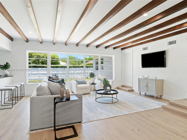 1033 W 47th St, Miami Beach FL 33140