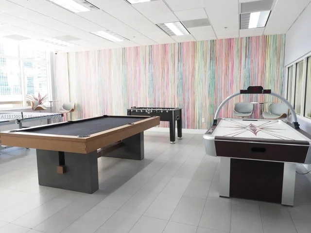 1200 Brickell Bay Dr # 2404, Miami FL 33131