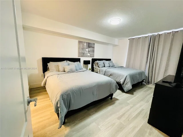 1200 Brickell Bay Dr # 2404, Miami FL 33131