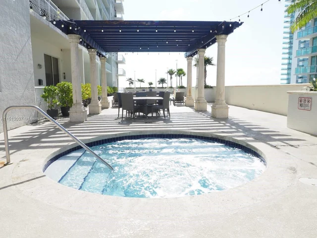 1200 Brickell Bay Dr # 2404, Miami FL 33131