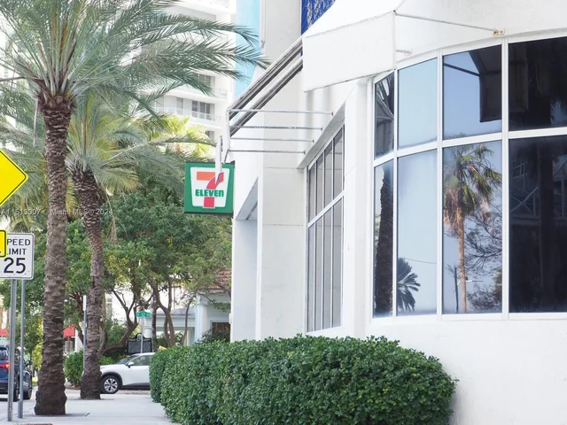 1200 Brickell Bay Dr # 2404, Miami FL 33131