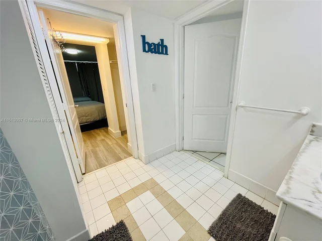 1200 Brickell Bay Dr # 2404, Miami FL 33131